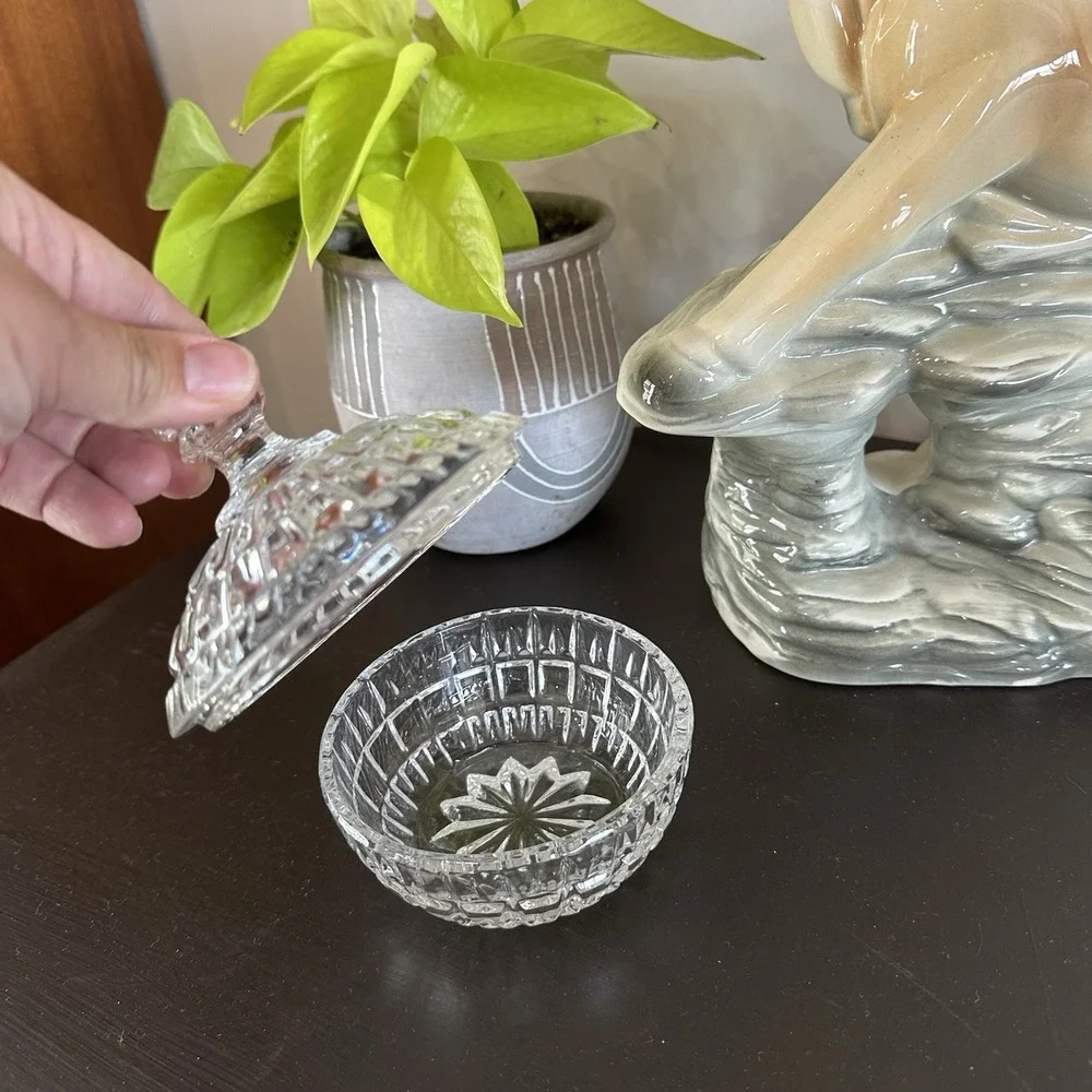VTG Round Clear Crystal Candy Dish Lid Jewelry Trinket Box Pressed Cut 4.5
